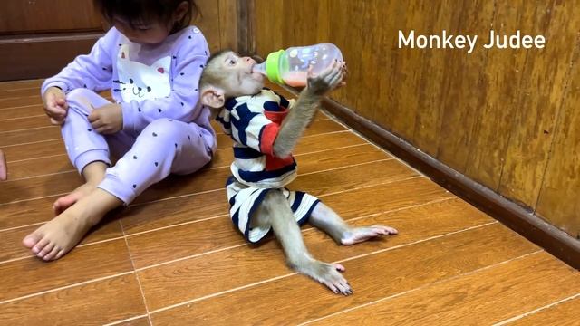 Bella Get Stunned While Watching MODY Gulp His Milk Very Fast смотреть онлайн