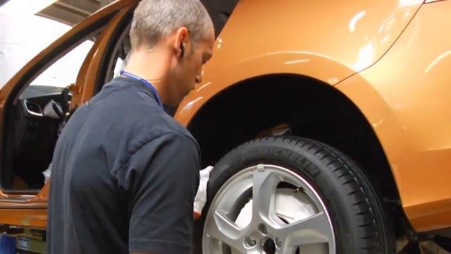CAR FACTORY : VOLVO V60 PRODUCTION l Torslanda plant, Sweden l Clip смотреть онлайн