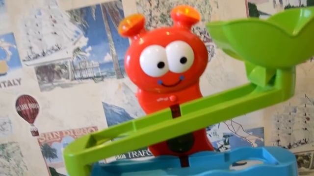 Развивающая игрушка "Гусеничная горка" (elc) смотреть онлайн