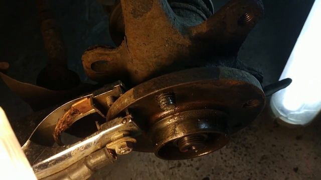 ТРИ способа выкрутить СОРВАННЫЙ БОЛТ или СЛОМАННУЮ ШПИЛЬКУ своими руками в гараже смотреть онлайн