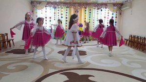 Русский народный танец с платочками