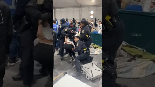 Illegal Migrants Attack NYPD Cops Making Arrest at NYC Migrant Shelter смотреть онлайн