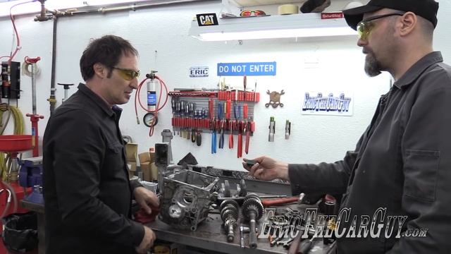 Ultimate T-5 Manual Transmission Rebuild with Paul Cangialosi & EricTheCarGuy (Part 1) смотреть онлайн