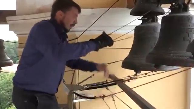 Звонарь Андрей Дьячков Праздничный звон смотреть онлайн