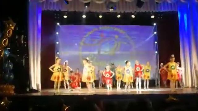Детский коллектив "Фантазия", Раз ладошка, два ладошка смотреть онлайн