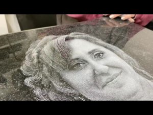 Портрет на памятнике из гранита. Особенности изготовления и работы с фотографией.