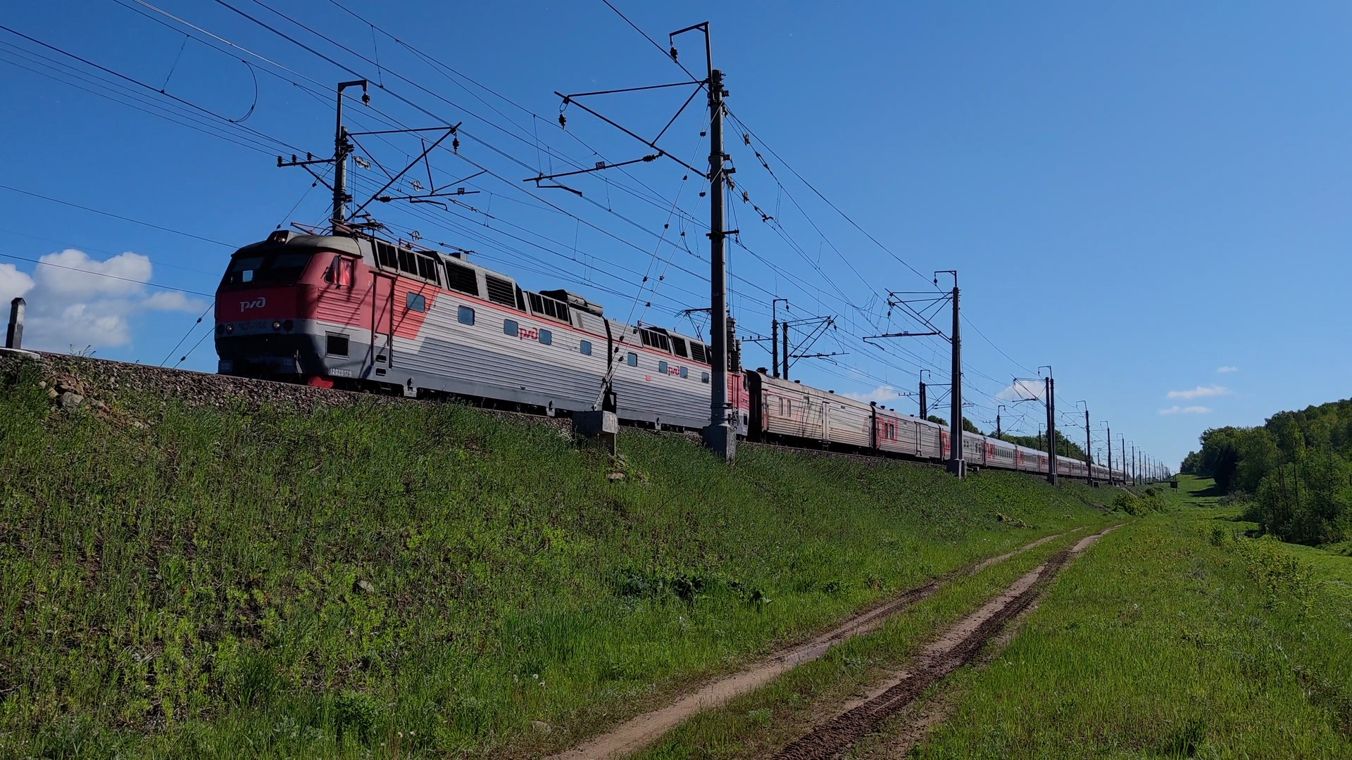 Электровоз ЧС7-006 с поездом Владивосток-Москва. смотреть онлайн