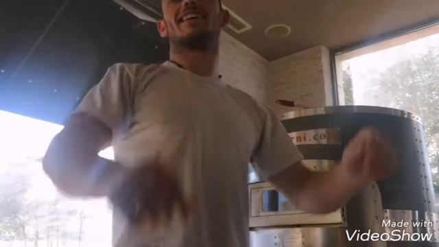 Daniel Dimchov: pizza acrobatica смотреть онлайн