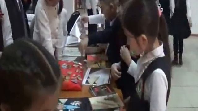 "Отец" стихотворение Т.Молдағалиева, исп.Сулейменова Альвина, дуэт "Сестренки" смотреть онлайн