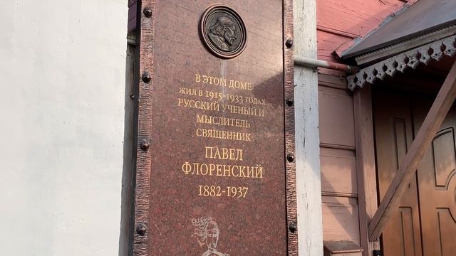 Октябрьский влог: прогулка по Сергиеву Посаду, мини-тур по Лавре, библиотека, обзор книг и игры Roo смотреть онлайн