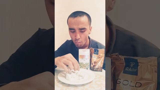 Мел с глотанием. Очень вкусно смотреть онлайн