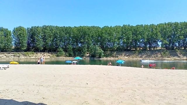 На катере катаются люди в Вадулуй воды смотреть онлайн