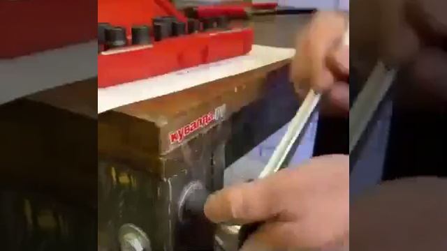 откручиваем болт с сорванной гранью