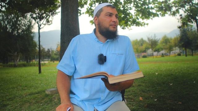Хадис 36: Верующий в Аллаха, неверующий в звёзды (Му’мин и Кафир / المؤمن والكافر ) смотреть онлайн