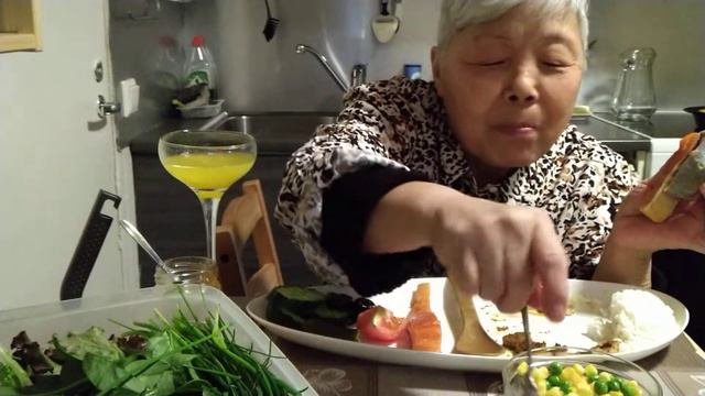 мукбанг стейк, рыбка, овощи, зелень☘️🌿🍀 смотреть онлайн