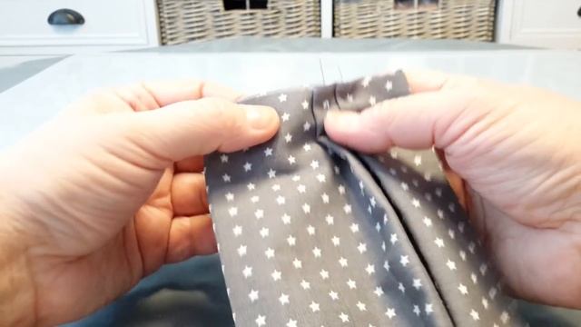 ? КАК СШИТЬ МНОГОРАЗОВУЮ МАСКУ- ДЛЯ НАЧИНАЮЩИХ - 18х18х18...? HOW TO SEW A MULTIPLE MASK ... смотреть онлайн