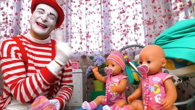 Беби Бон в видео онлайн - Близняшки Baby Born балуются! - Весёлые игры. Детские мультики с игрушкам смотреть онлайн