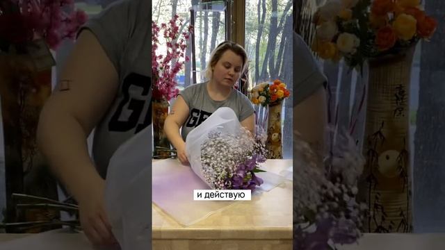 Ни минуты без работы #цветы #flower #флорист #флористика #rose #roseflower #гипсофила #альстромерия смотреть онлайн