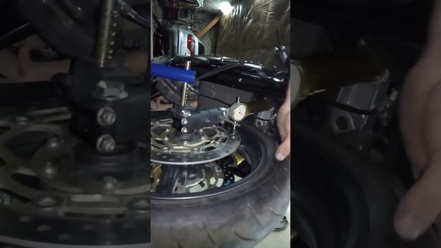 Honda CBR 600 RR лечим биение тормозных дисков своими руками. смотреть онлайн