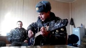 До слёз! Обычный автобус на гитаре. Парень отлично отыграл.