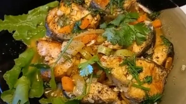 Горбуша на сковороде. СОЧНАЯ ГОРБУША С ПОДЛИВОМ! ГОТОВЛЮ ТАК БОЛЕЕ 20 ЛЕТ!!! ТАК ГОТОВИЛА МОЯ МАМА!!