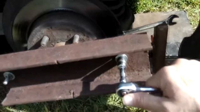 Как снять прикипевший тормозной диск смотреть онлайн