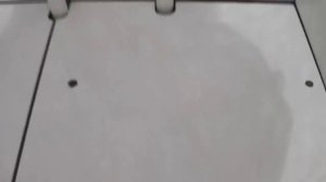 Разборный короб из плитки в туалете.