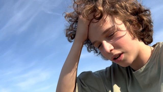 Интервью актера Театра-студии ШКАФ Леонида Басова смотреть онлайн