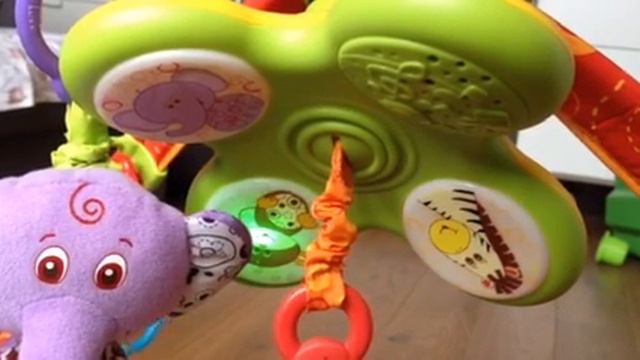 Развивающий коврик Tiny Love разноцветное сафари. Музыка смотреть онлайн