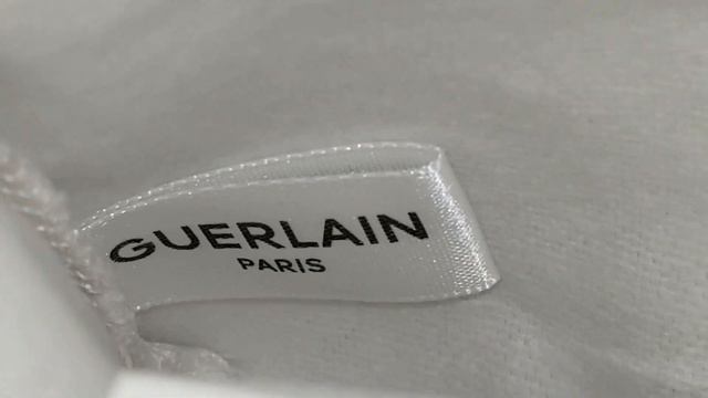 Angelina Jolie's Mon Guerlain Eau de Parfum & Lotion Gift Set смотреть онлайн