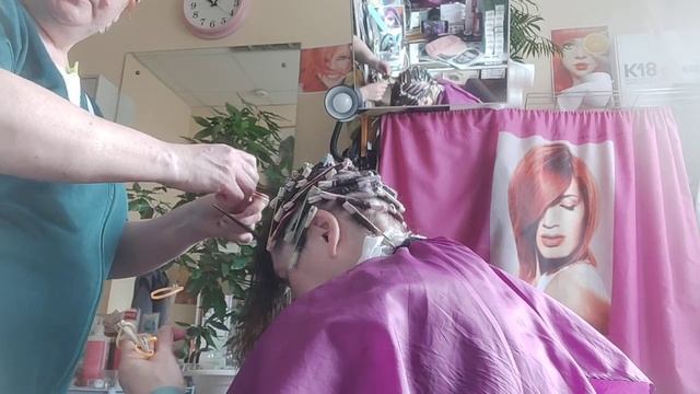 Делаем химическую заввивку смотреть онлайн