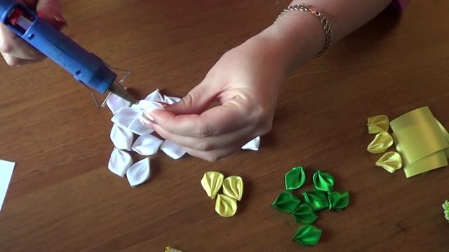 Нарциссы Канзаши к 8 марта МК.DIY смотреть онлайн