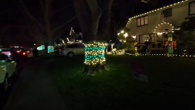 Рождество в США. Самые украшенные улицы Сакраменто. смотреть онлайн