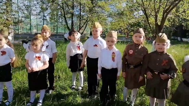 Казаки в Берлине. Едут, едут по Берлину наши казаки. смотреть онлайн