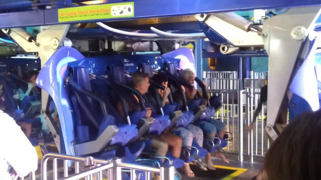 Америка. Флорида. SeaWorld. Вниз головой на аттракционе смотреть онлайн