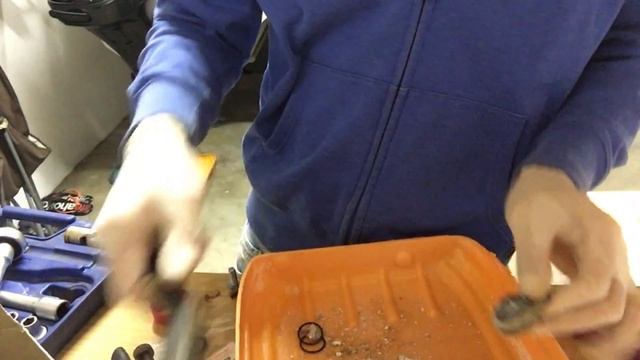 Suzuki Outboard - Replace Zinc Anodes - Quick & Simple смотреть онлайн