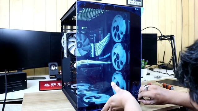 Xigmatek Aquarius Plus Review - Stunning Dual TG Case! смотреть онлайн