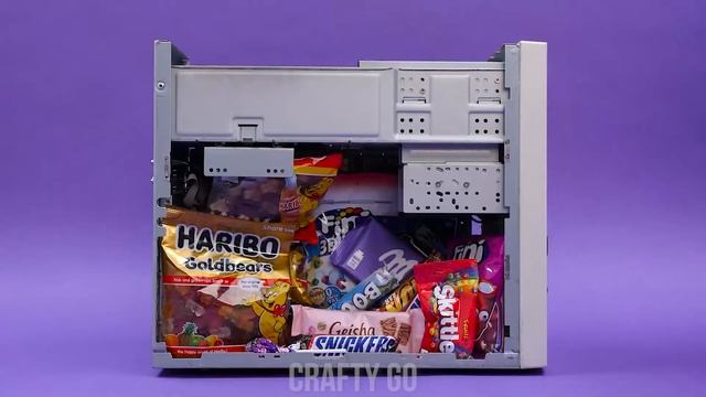 Clever Ways to SNEAK PETS Into the Movies! Sneak Food Anywhere! Funny Pet Pranks by Crafty Panda Go смотреть онлайн