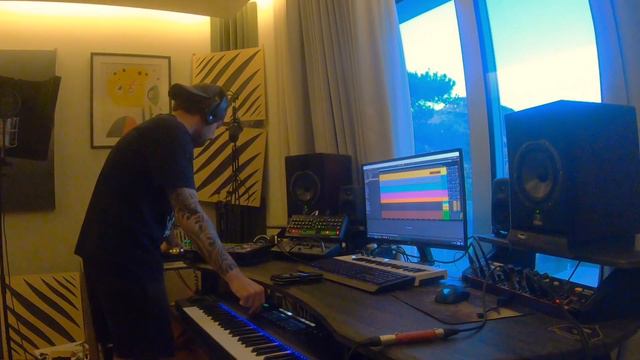 Techno House Jam with TR8S, MPC1000, SH01, SE02, Ableton & Youtube смотреть онлайн