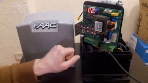 Запись пульта в привод для откатных ворот Faac 740
