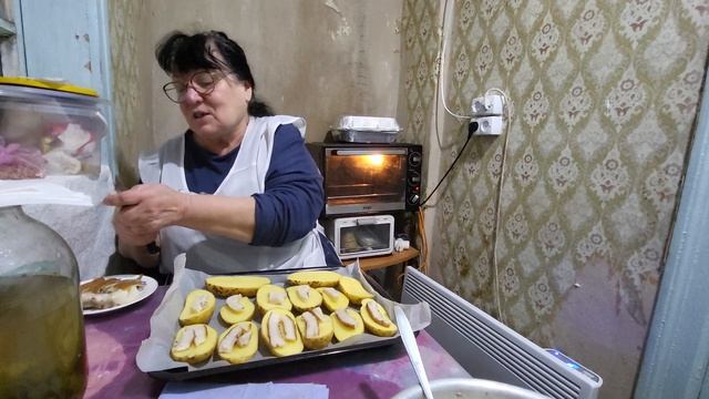 Картошечка запечённая в духовке с салом.. смотреть онлайн