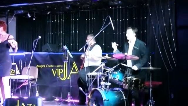 Берта и Vip Jazz Андрея Славинского - Mil pasos (Soha) смотреть онлайн