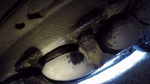 Mercedes Vito Снимаем топливный бак и заливную горловину