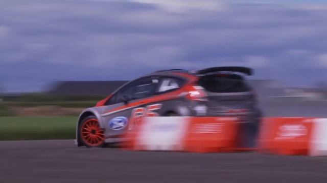 Colin Clark Test Drives the new Ford Fiesta R5 смотреть онлайн