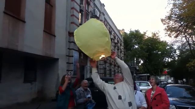 Запуск воздушного фонарика смотреть онлайн