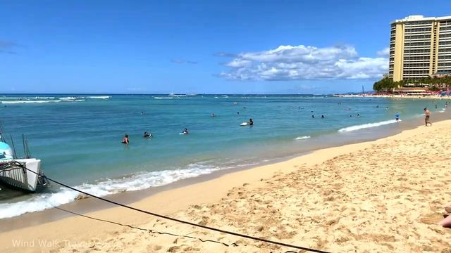 Waikiki Beach in Honolulu, Oahu Hawaii USA -2023 смотреть онлайн