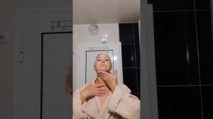 Как нанести сыворотку и крем на лицо