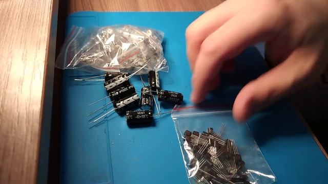 Распаковываем конденсаторы и стабилизаторы с Aliexpress смотреть онлайн