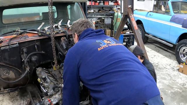 Hiding a MID-ENGINED CORVETTE Under Our Old Rare Pickup Truck Body (Budget SUPERCAR!) смотреть онлайн