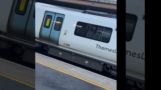 Trains at Gatwick Airport (6/12/22) (BML) смотреть онлайн